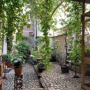 't Hart Apartment